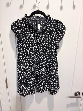 Entro Black and White Abstract Spot Ruffle Blouse with Flutter Sleeves S/M